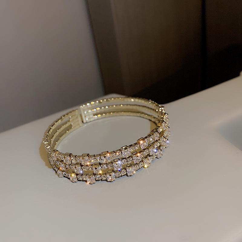 European & American Rhinestone Round Buckle Retro Bracelet – Korean Ins Niche Design, Light Luxury for Women
