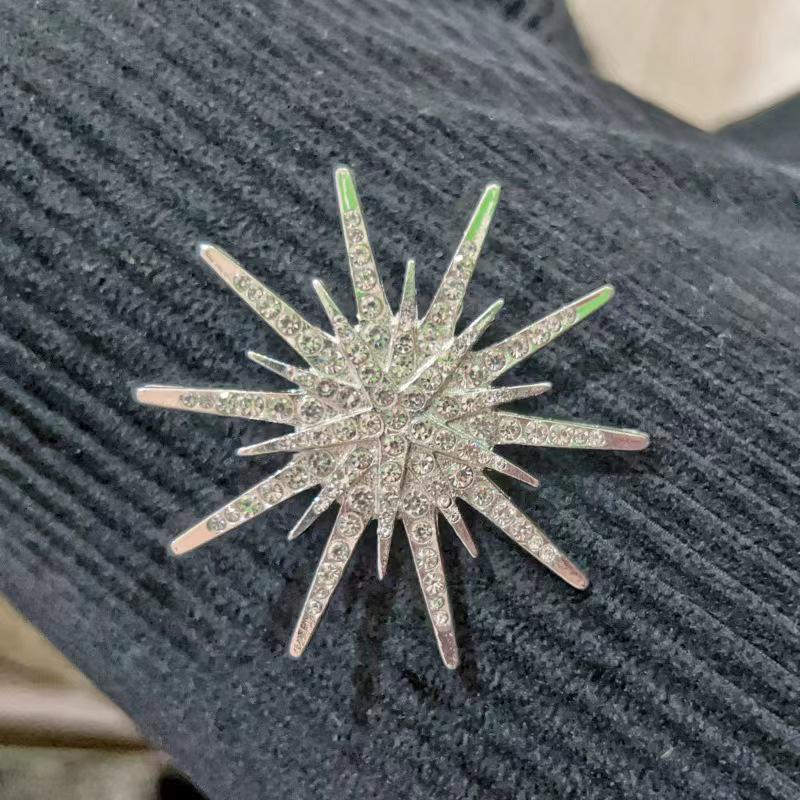 European & American Rhinestone Retro Gypsophila Eight-Pointed Star Brooch for Sweaters & Scarves
