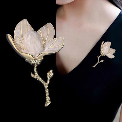 Magnoliablomma Brosch för Kvinnor Emajl Legering Blomma Slagsmärke för Jackor Klänningar Kappor Hattar Accessoarer