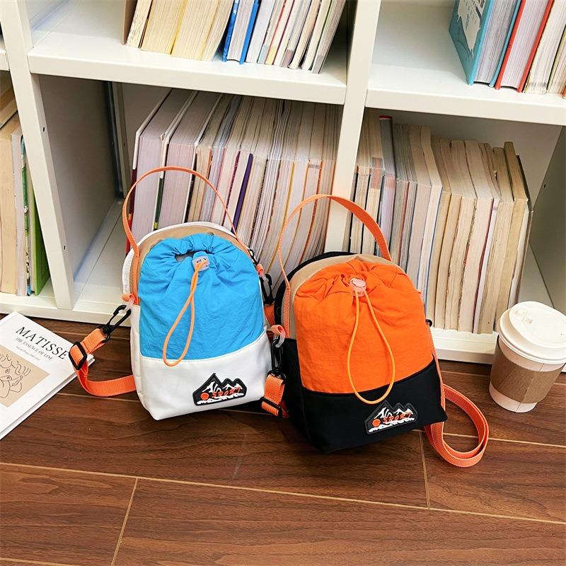 New High-value Outdoor Mountaineering Multi-purpose Messenger Kettle Bag, Women's Outdoor Leisure Walking Light Mobile Phone Bag