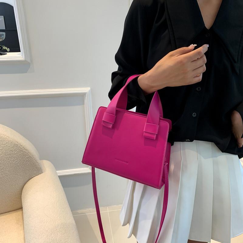 Trendy Women's Shoulder Bag With Inner Phone Pocket And Zipper Closure