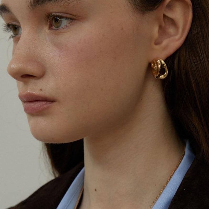 LOVE ME MONSTER Oyster Earrings (L243MER020)