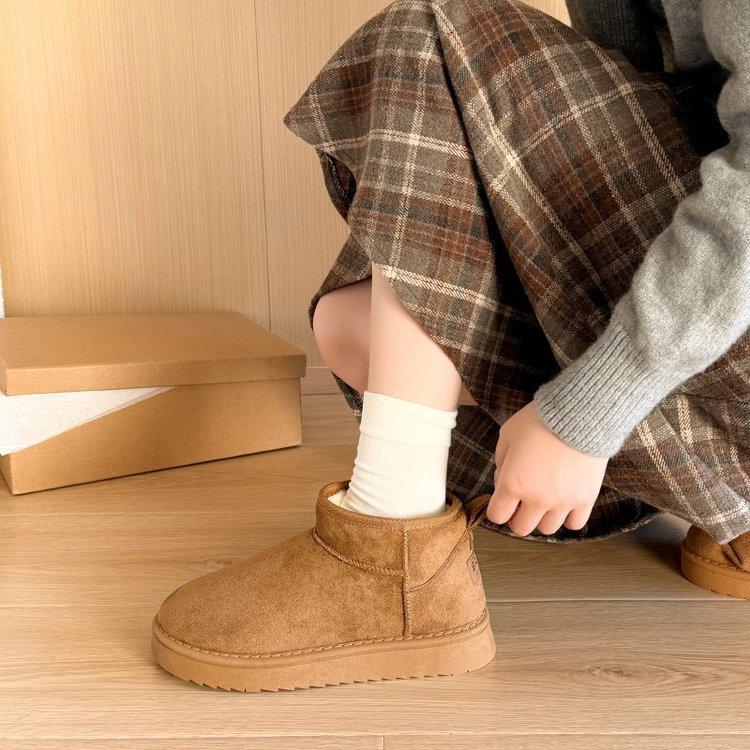 Thickened snow boots, velvet warm non-slip cotton short boots, lightweight large cotton shoes