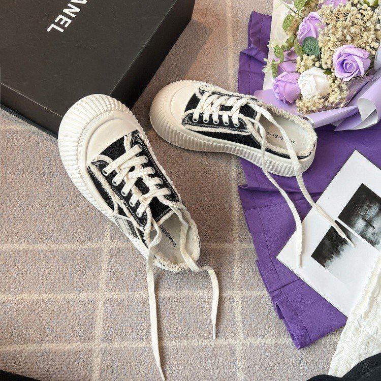 Women's Spring/Summer 2025 White Slip-On Canvas Shoes with Thick Soles