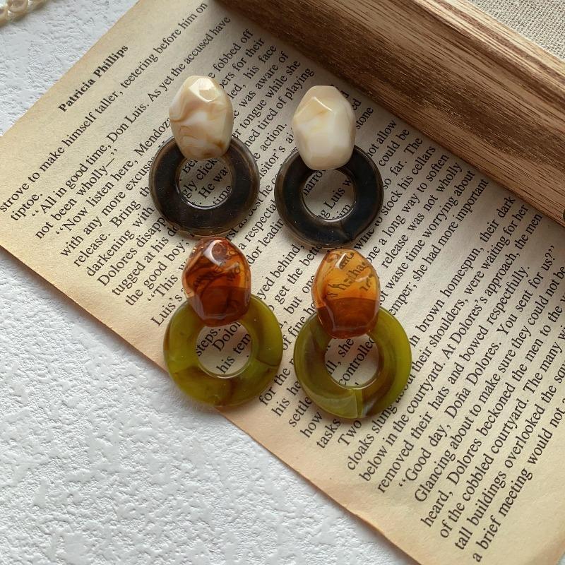 Delicate Non-Fading Acetic Acid Plate Large Stud Earrings Women'S Earrings Personality Atmosphere Niche Design Sense Earrings Non-Fading