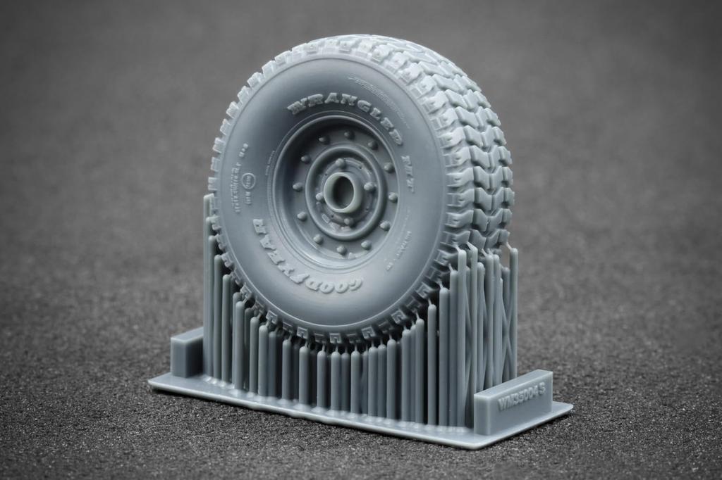 HMMWV MT Wheel Set of 5 Plastic Model SCXWM35004 Scale-X 1/35 Set, 12-Bolt Type, (for ICM/Academy Models), Parts, (Military Vehicles)