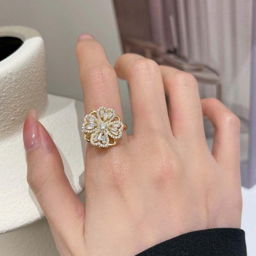 Luxury Rhinestone Four-leaf Clover Rings Women Finger Rings Korean Style Spinning Zircon Rings