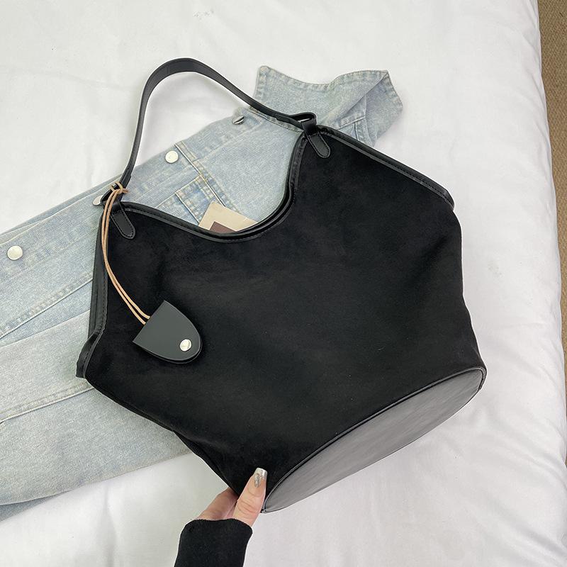 

Корейская сумка-тоут женская 2025 осень новая сумка с леопардовым принтом ретро зарубежный стиль для поездок на работу модная сумка-ведро маленькая чёрный