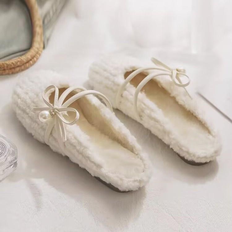 White New Wool Shoes for Winter Wear Plush New Winter Cotton Shoes with Skirts and Home Slippers