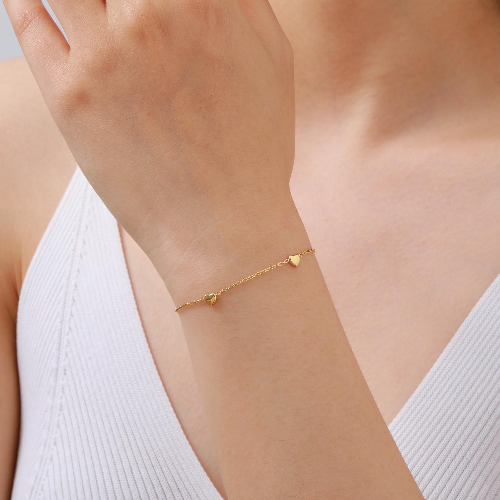 

Dainty Heart Bracelet for Women, Minimalist Thin Chain Adjustable Love Charm Bracelet,Tarnish Free Gold Plated Party Jewelry