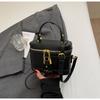 Niche high-end portable bucket bag contrasting color women's new fashion popular shoulder messenger bag