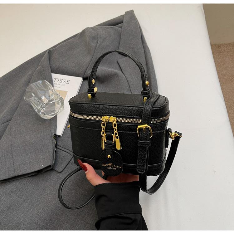 Niche High-end Portable Bucket Bag Contrasting Color Women's New Fashion Popular Shoulder Messenger Bag