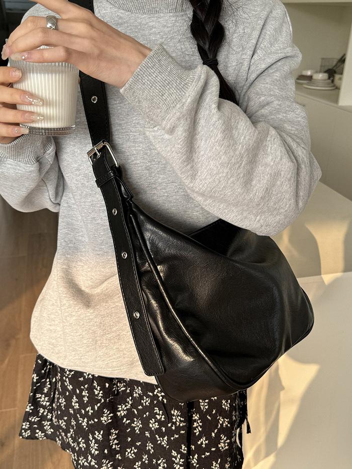 

Большая вместительная сумка женская новая осенне-зимняя ретро модная сумка через плечо нишевая универсальная сумка-тоут чёрный