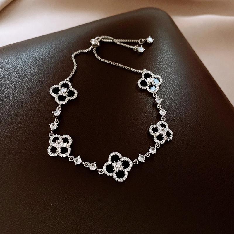 Zircon Starry Sky Pearl Bracelet: Luxurious and Elegant Accessory for Women