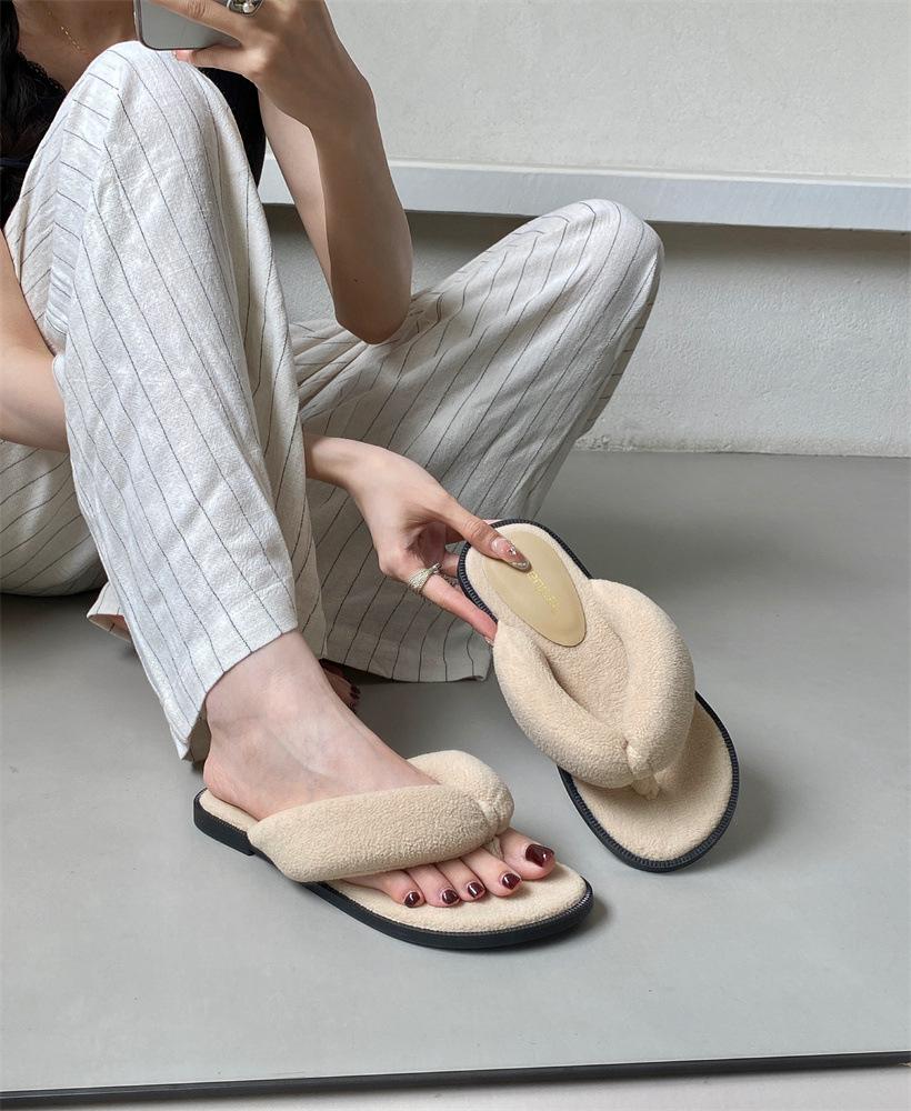 Flache Flip-Flops Damenschuhe 2025 neues Design Nischen-Leopardenmuster Zehensteg Urlaub Strand coole Slipper Damenschuhe