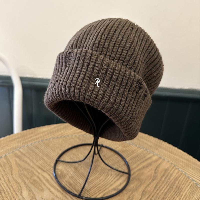 

Повседневная вязаная шапка в корейском стиле с вышивкой R и дырками для женщин, осенне-зимняя уличная двухслойная теплая шапка из шерсти для защиты ушей, парная шапка для холодной погоды One Size