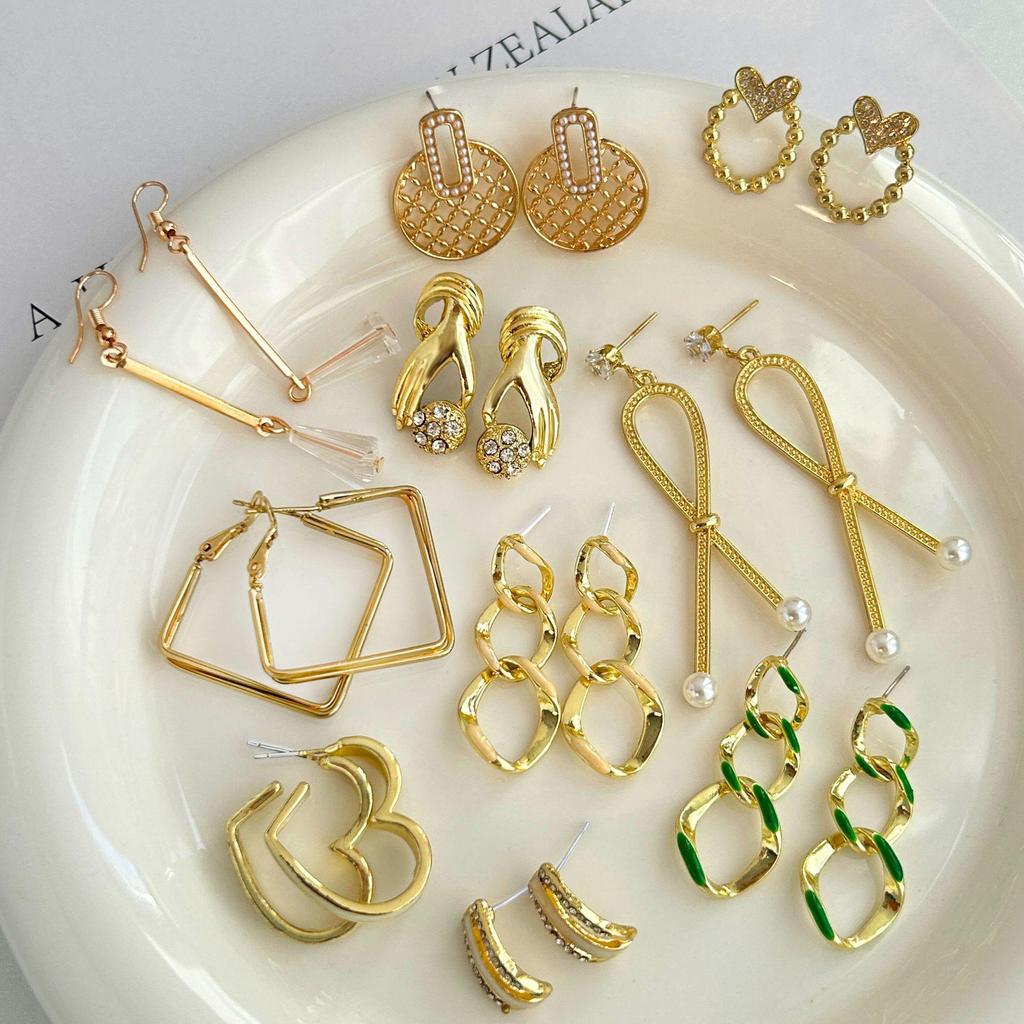 Korean Style Geometric Heart Pearl Gold Earrings for Women - Versatile Stud Accessories