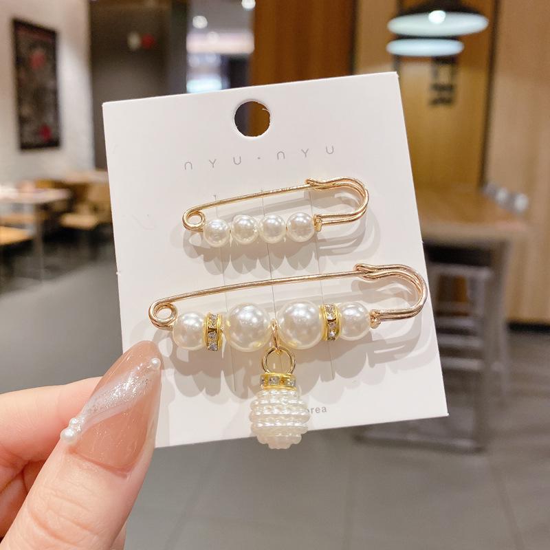 Pearl Smiley Face Brooch Pin - Cute Anti-Exposure Women's Collar Accessory