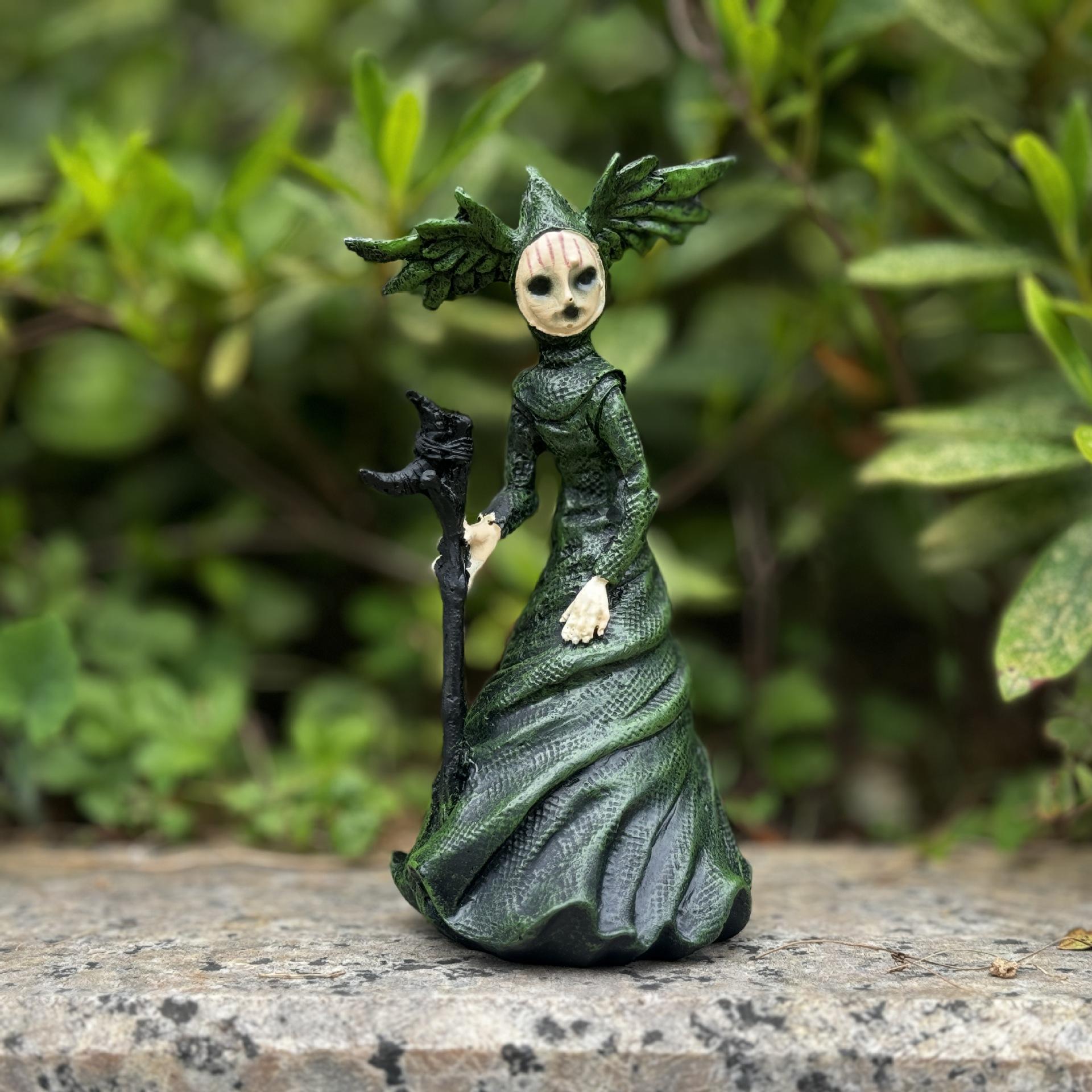 

Cane Evil Witch Resin Craft Ornament Halloween Home Party Fun Green Witch Dress Halloween Atmosphere Desktop Ornament Props New 8.5x7x15CM зелёный