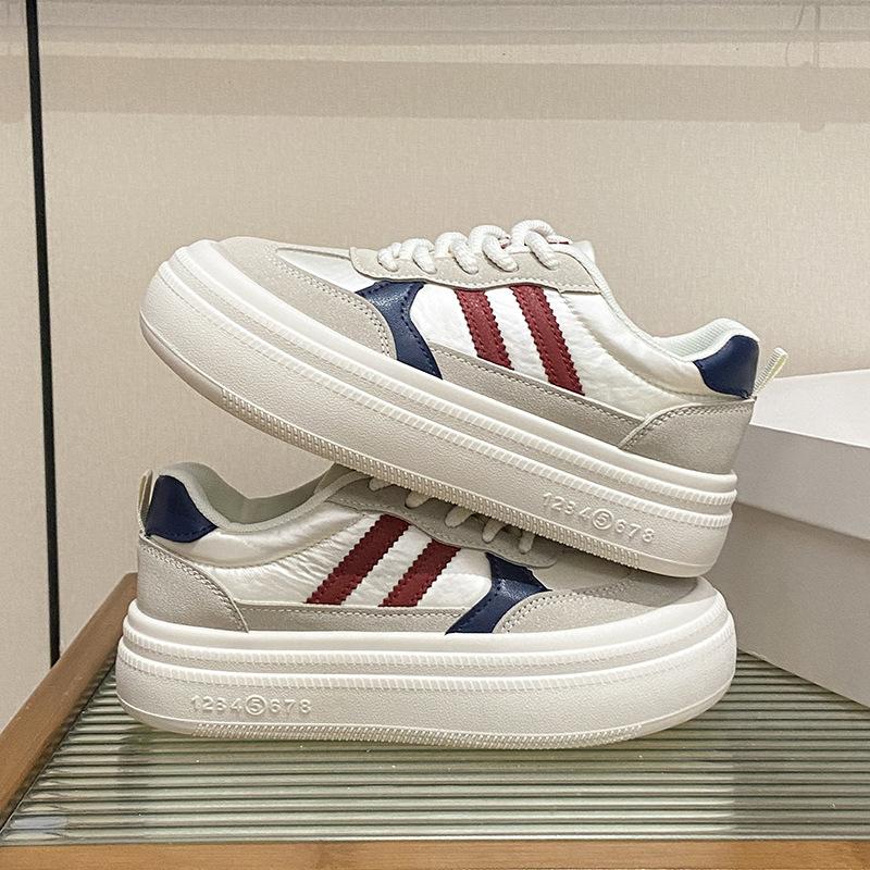 

2025 little white shoes women s spring new Korean version ins female students leisure sports versatile board shoes street shot K3702 35