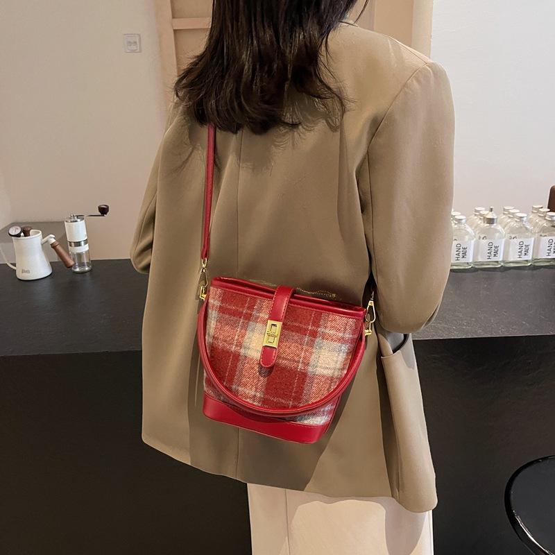 Leopard Print Premium Sense Bucket Bag Women's 2025 Autumn and Winter New Retro Casual Messenger Bag Fashionable Versatile Shoulder Women's Bag