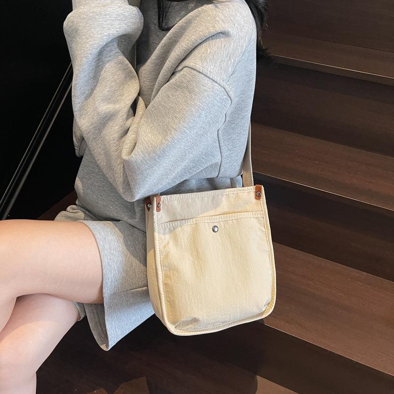 Canvas bag women's large capacity 2025 summer new simple shoulder messenger bag casual fashion trend tote bag