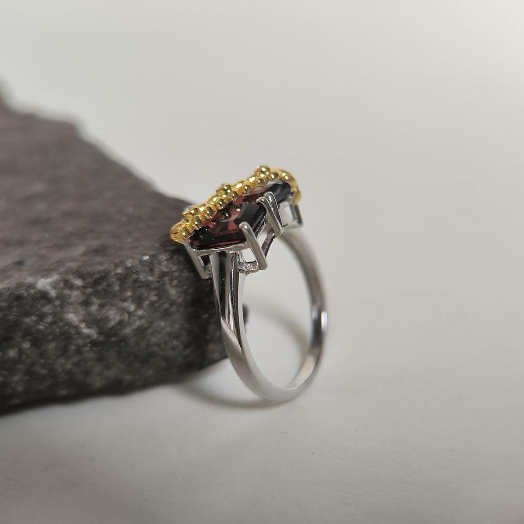 Серебряное кольцо с натуральным гранатом 4.135ct, вес изделия 3,56 гр (2195887)