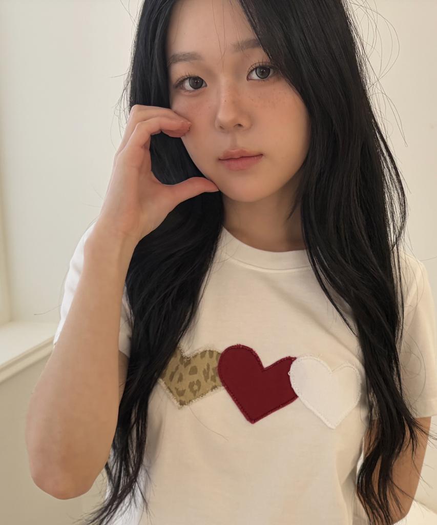 Loginaenloji Leopard Point Heart Patch Cotton T-Shirt White