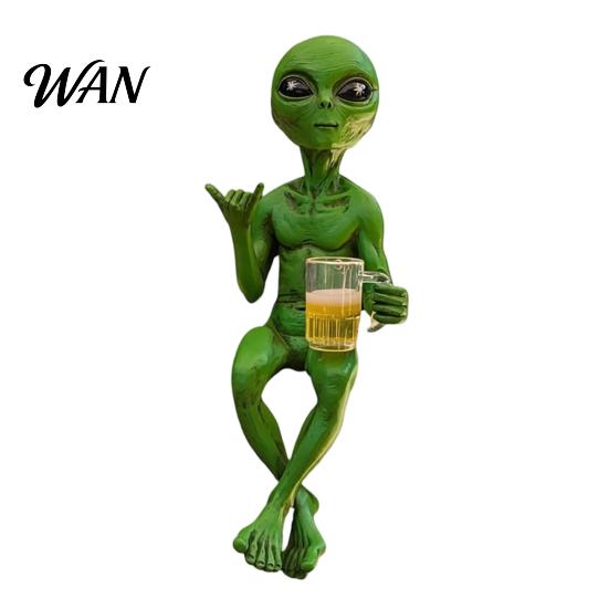 Patio Landscape Decoration Resin Alien with Beer Glass Figurine, Decorative Desktop Ornament, Creative Table Exquisite Hand Carved Statue for
