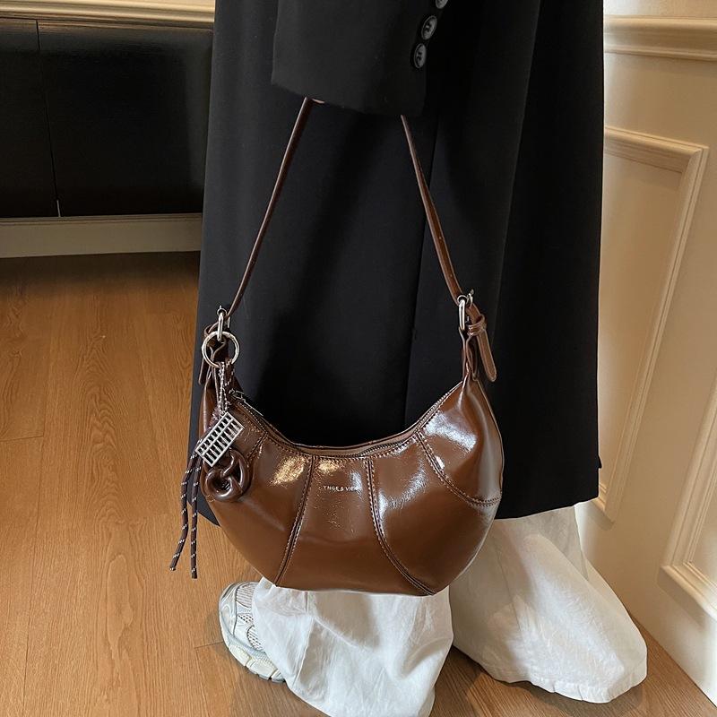 Premium Autumn and Winter Maillard Style New Fashion Versatile Messenger Bag Commuter Niche Single Shoulder Dumpling Bag Light Luxury