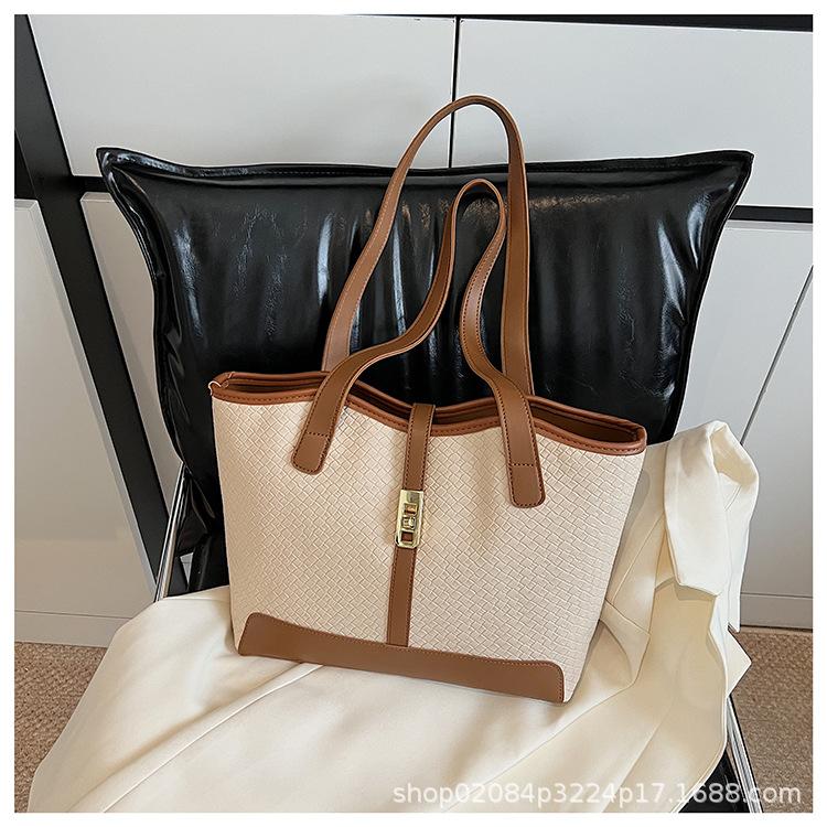 

2025 new large-capacity woven pattern tote bag retro versatile underarm bag fashionable and explosive shoulder bag верблюд