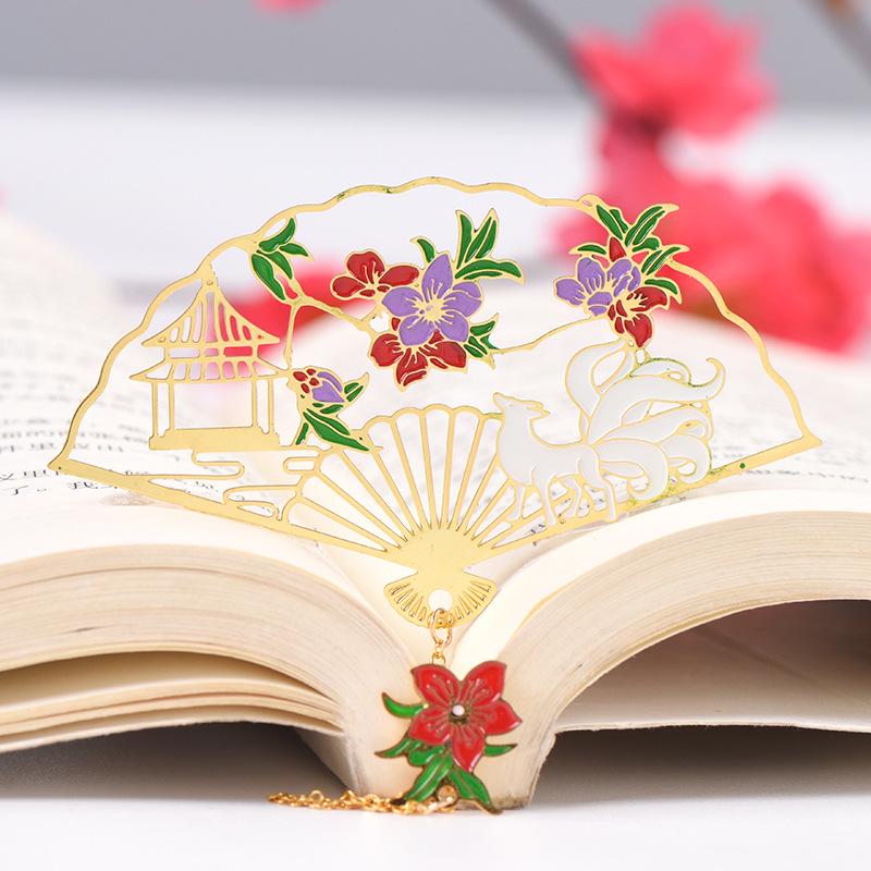 Brass Hollow Carved Foldable Fan Bookmark: Chinese Style Cultural Creative Gift