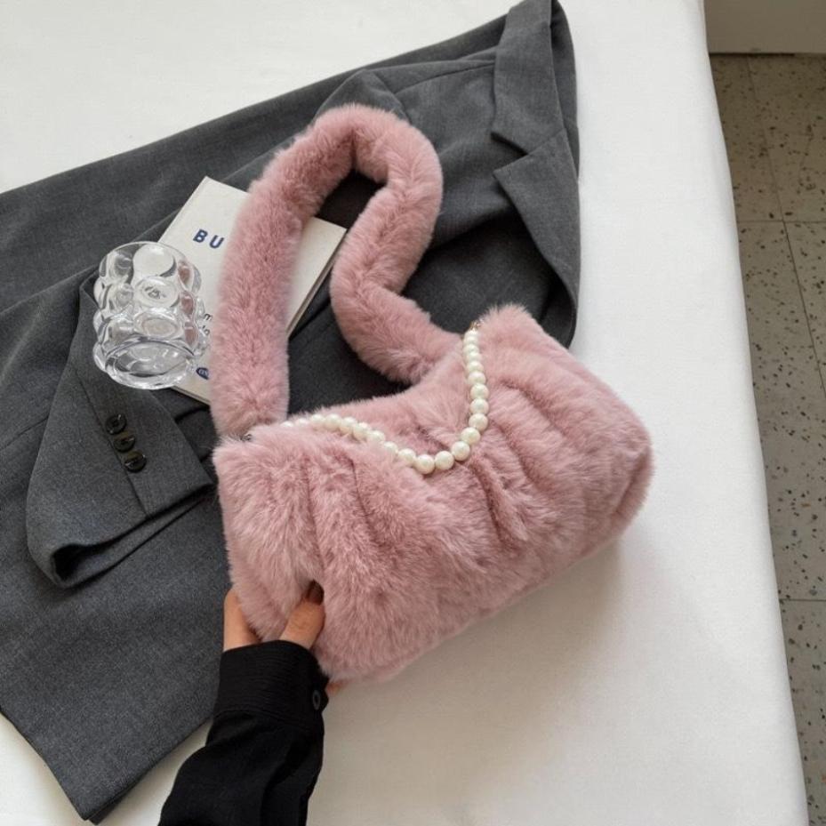 1 Pcs New Wrinkled Small Square Bag Shoulder Bag Soft Plush Fur Ladies Elegant Pearl Chain Underarm Bag Women