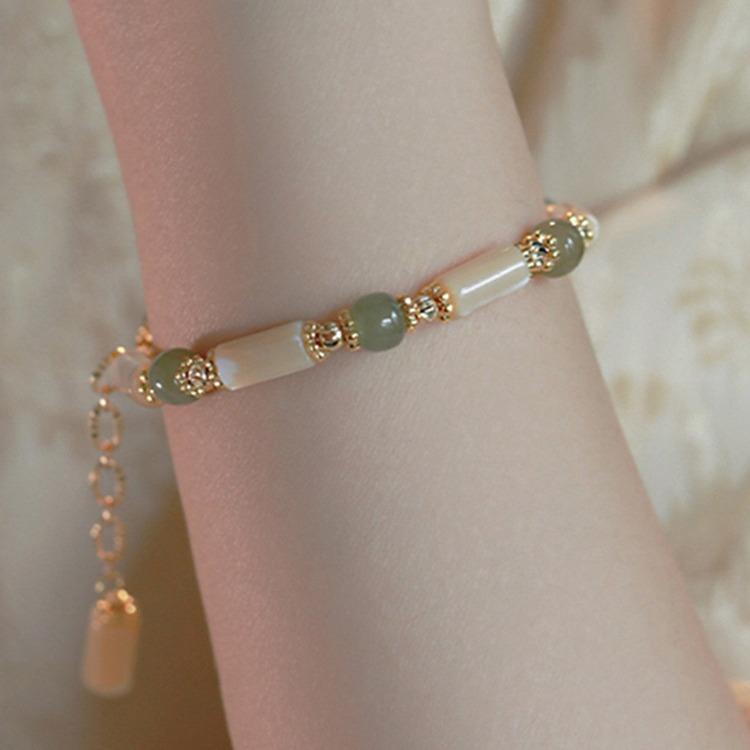 Elegant and gentle natural Hetian jade bracelet for women, vintage light luxury niche white butterfly shell bamboo knot bracelet jewelry