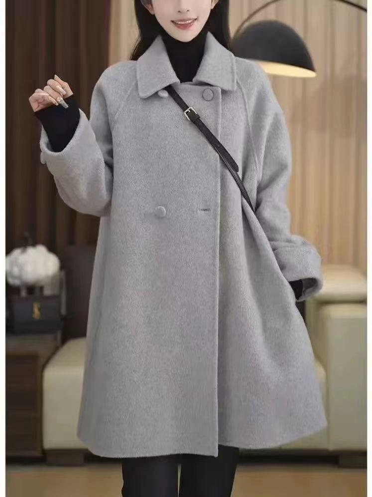 Hepburn Style Women's Wool Coat - Korean Autumn/Winter, Slimming Mid-Length, Petite & Loose Fit, 2025 Collection