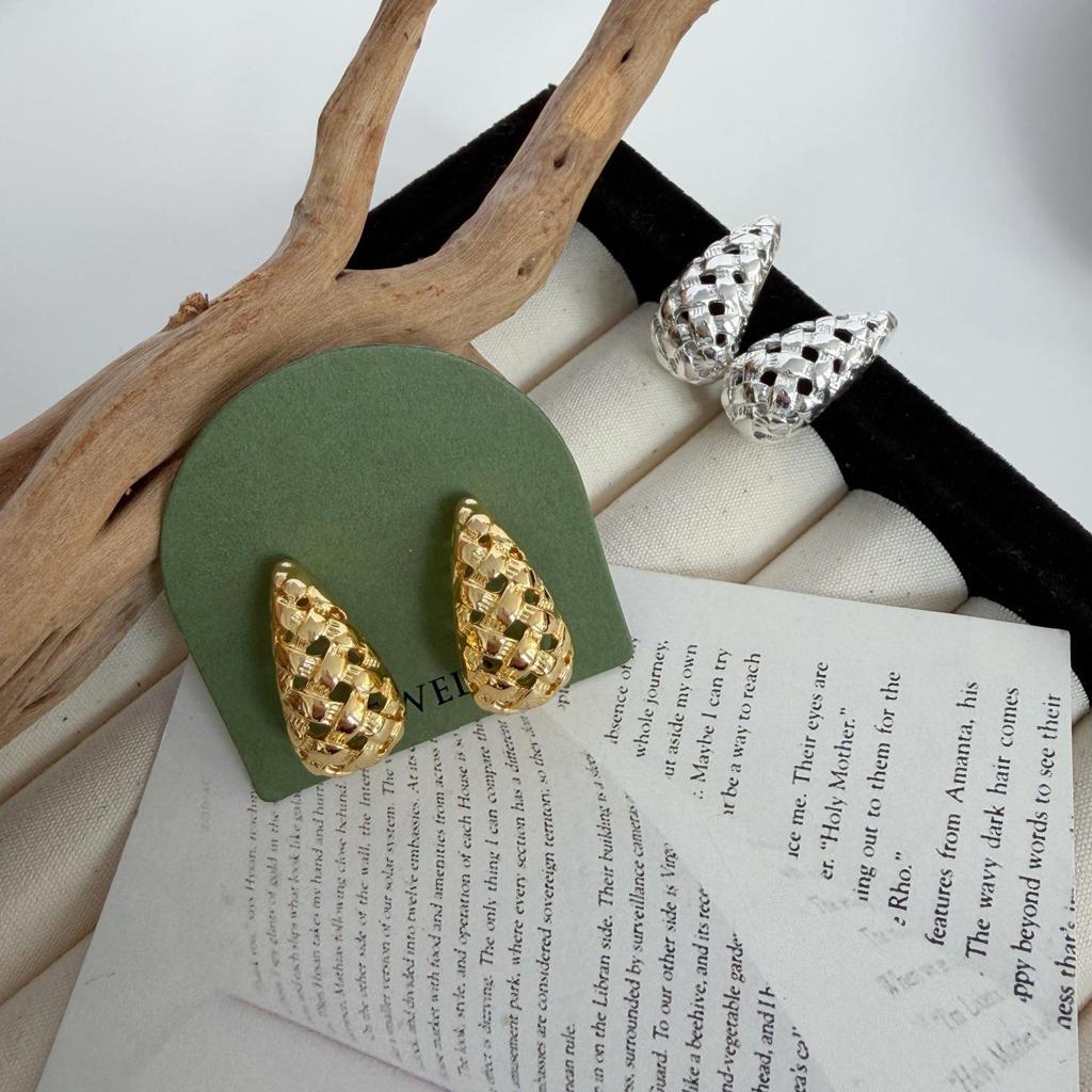 2025 Elegant Hollow Woven Teardrop Earrings - High-End Luxury Design