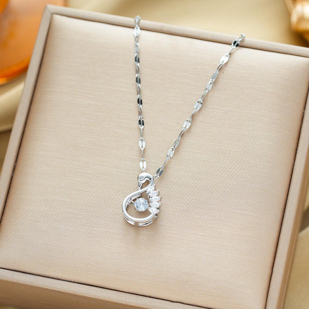 Sparkling Diamond Moving Swan Beating Heart Titanium Steel Necklace For Women Fashion Versatile Collarbone Chain Jewelry