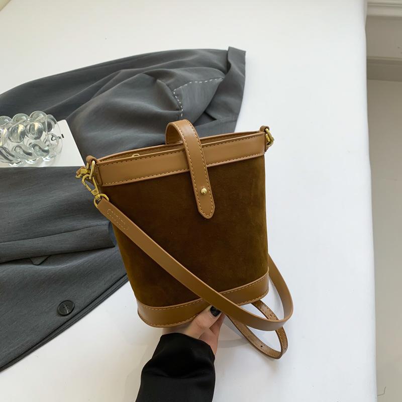 Frosted bucket bag women's new autumn and winter high-end light luxury niche design shoulder messenger bag