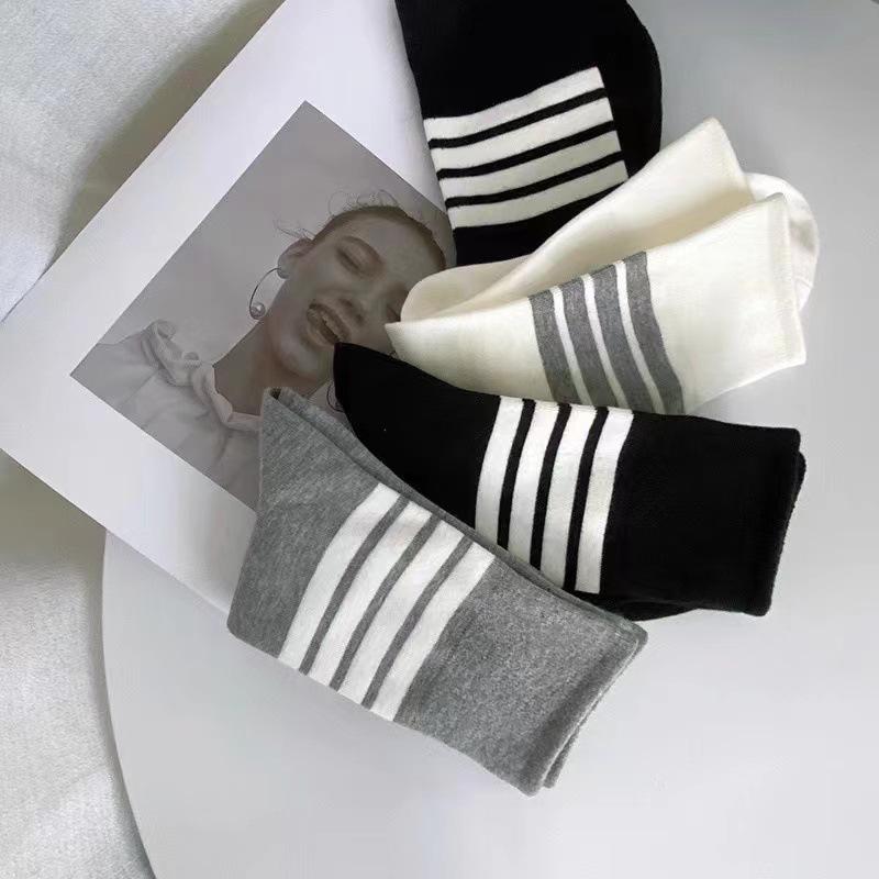 Trendy and Personalized Women's Socks for Both Feet, Four-bar Striped AB Women's Mid-calf Socks, Sports Football Socks, Student Socks