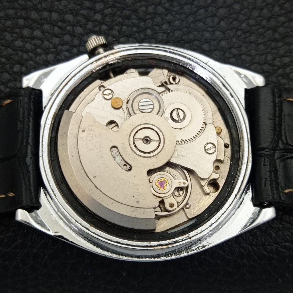 Seiko 5 AUTOMATIC VINTAGE JAPAN 7009A MENS WHITE COLOR DIAL WATCH A702103-5 R208-a702103