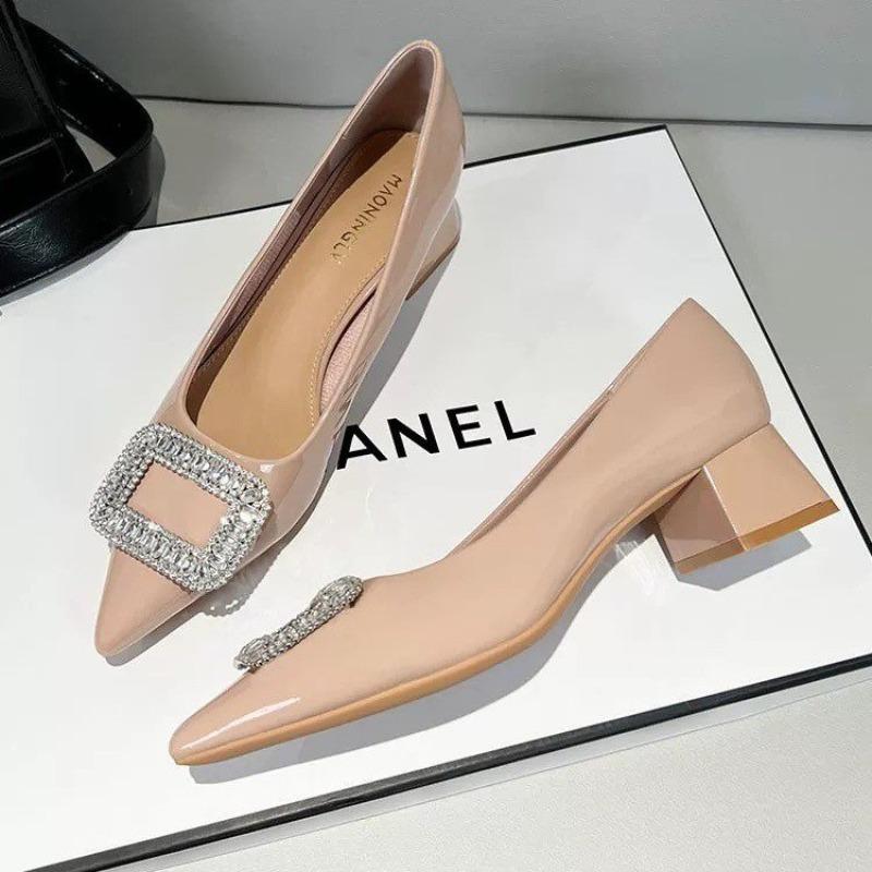 Mode Neuer Stil Luxus Damenmode Metall Kristall Spleiß Damen Pumps Kitten Dicker Absatz Elegant Party Damenschuhe Zapatos De Mujer