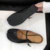 Zapatillas de dedo partido para mujer, verano, ligeras, antideslizantes, con hebilla, Mocasines, Zapatos planos lindos de cuero suave, Mocasines