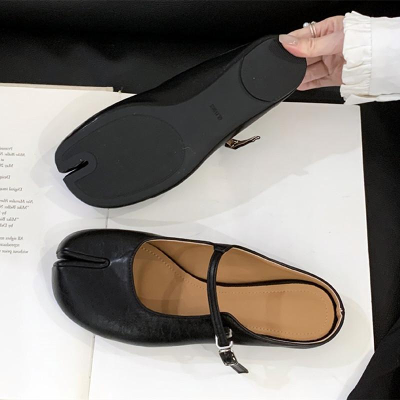 Zapatillas de dedo partido para mujer, verano, ligeras, antideslizantes, con hebilla, Mocasines, Zapatos planos lindos de cuero suave, Mocasines