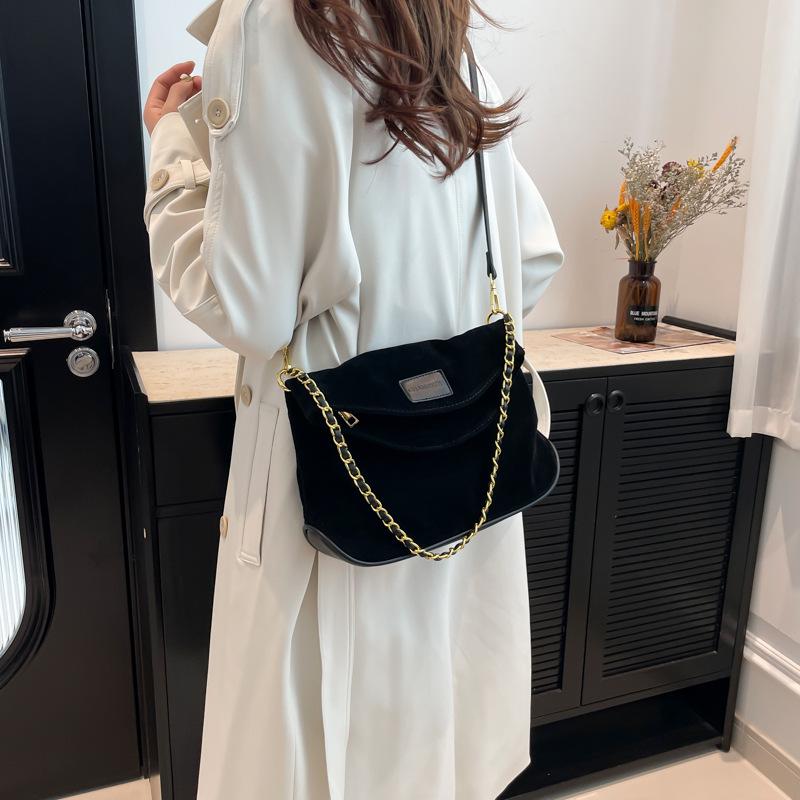Design Chain Retro Messenger Bag Bag Women'S Matte Premium Texture Shoulder Armpit Bag