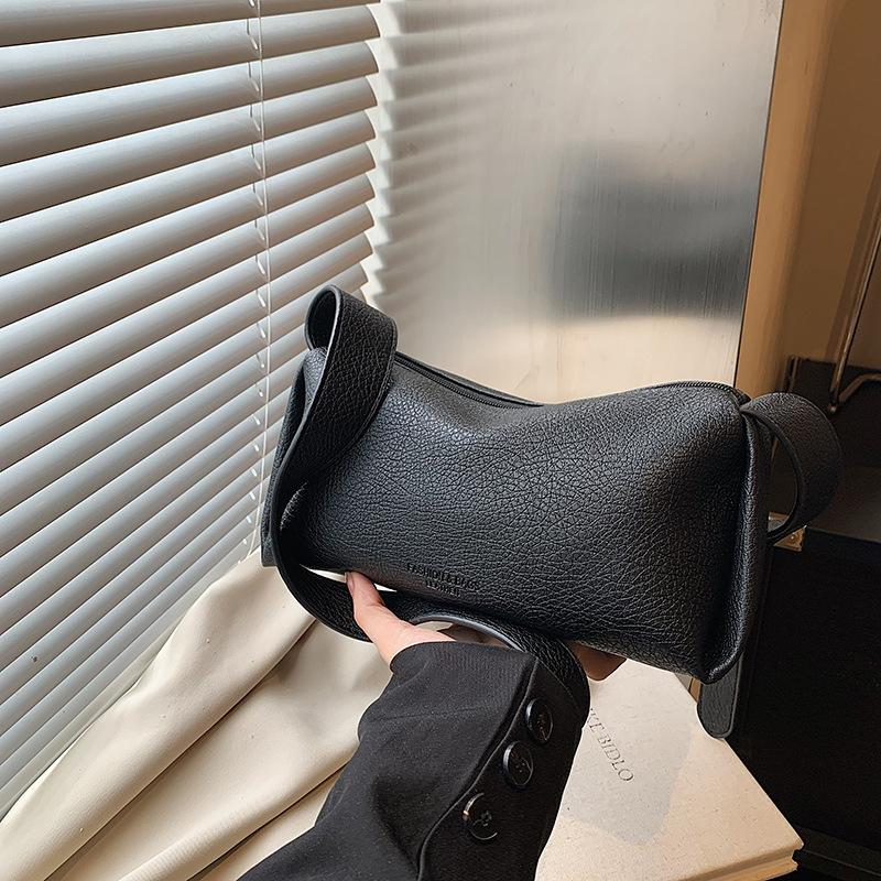 

Popular bag women s new high-end versatile shoulder messenger bag textured pillow bag чёрный