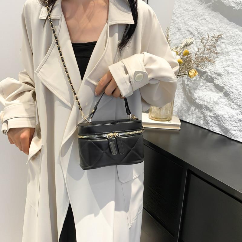 Mini Water Bucket Handbag With Zipper Closure Soft Pu Material Street Style Small Purse For Casual Outings
