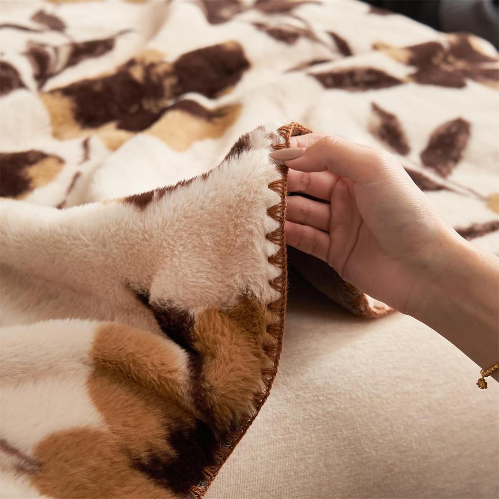 26 Soft Skin-Friendly Rabbit Fur Throw Blanket - Ideal for Single/Double Student Dormitory or Nap