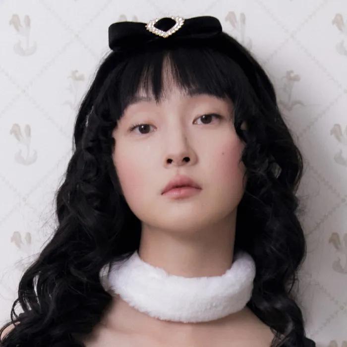 VELVET BOW AND HEART HAIRBAND (BLACK)