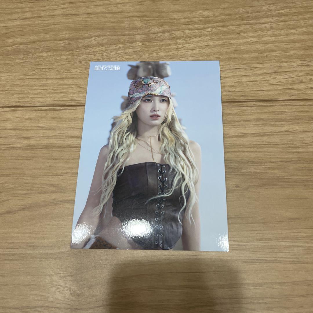 

[ИСПОЛЬЗОВАННЫЙ] MISAMO haute couture случайная коллекционная карточка персикового цвета