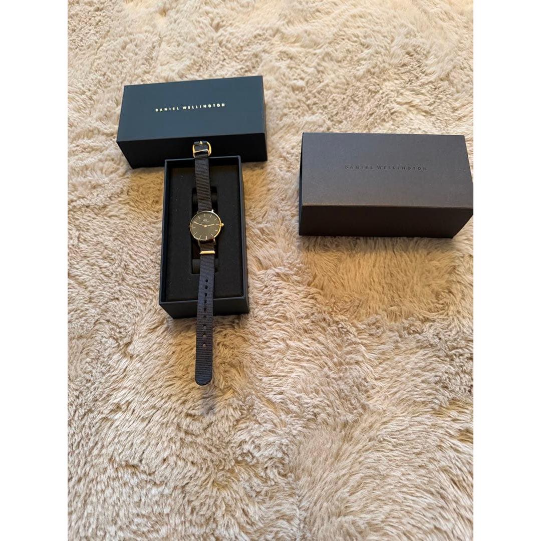 Used Daniel Wellington analog clock black